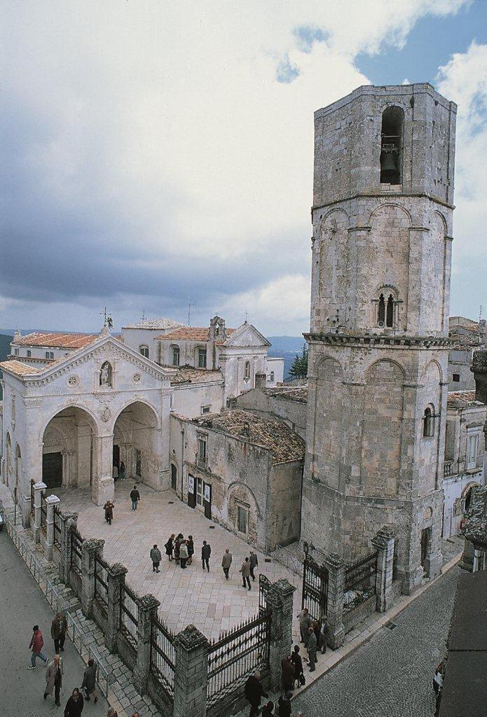 Monte SantʼAngelo Albergo Casa Del Pellegrino מראה חיצוני תמונה