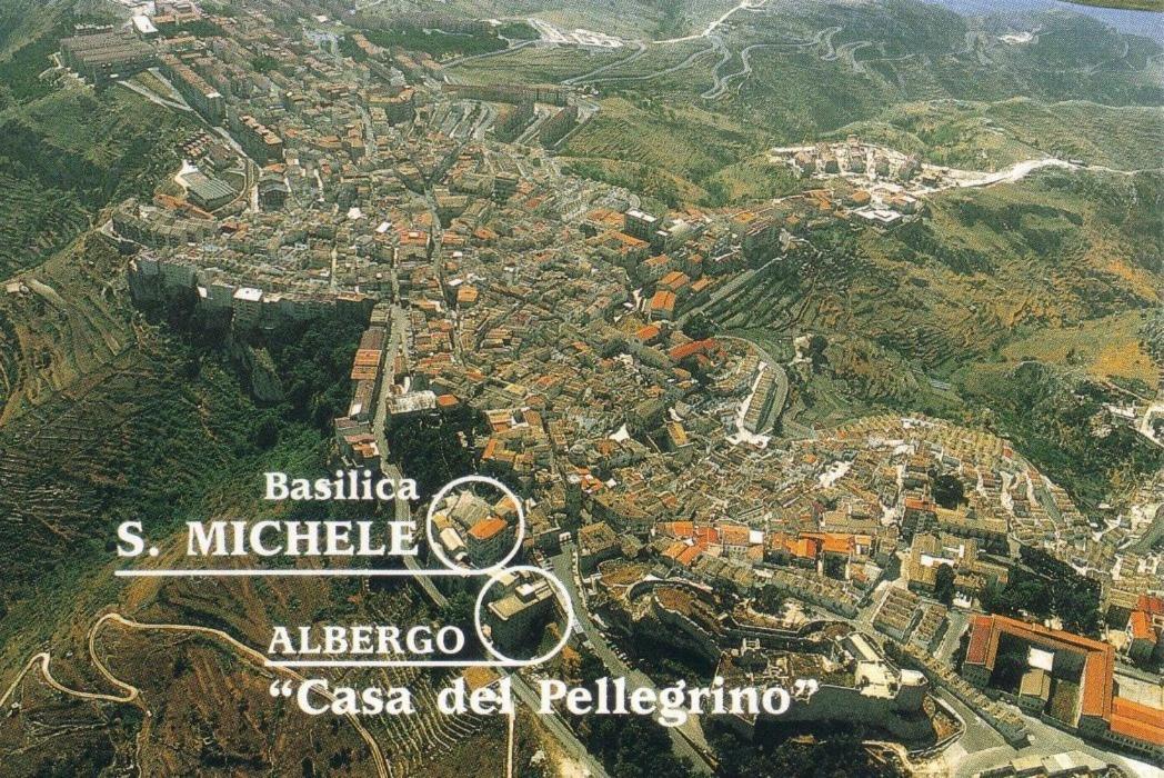 Monte SantʼAngelo Albergo Casa Del Pellegrino מראה חיצוני תמונה
