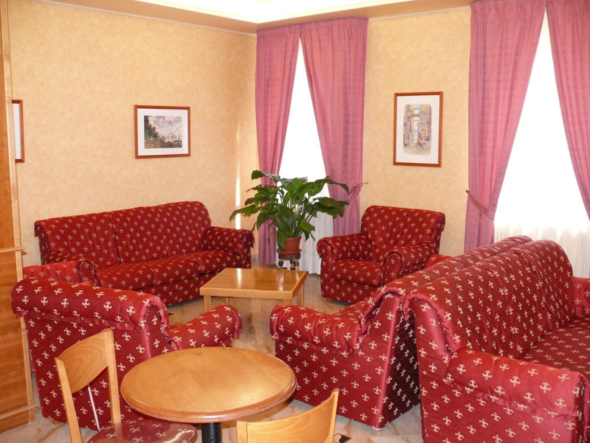Monte SantʼAngelo Albergo Casa Del Pellegrino מראה חיצוני תמונה